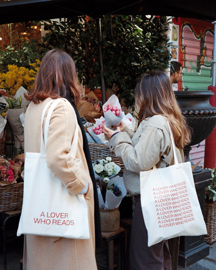 Tote Bag - A Lover Who Reads