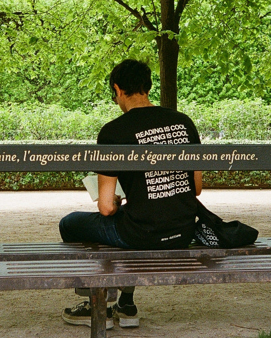 "Reading is cool" — Le T-Shirt