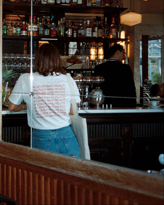 T-shirt - "A Lover Who Reads"